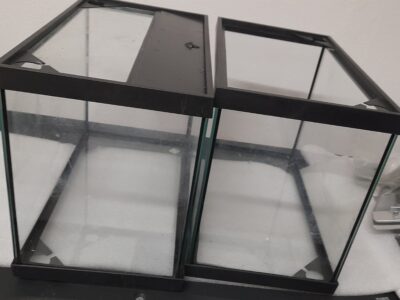Aquário de 1.20m com cubas de filtragem, em suporte de aço